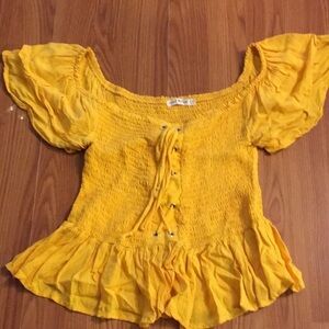 Hearts & Hips yellow shirt  size L (K)